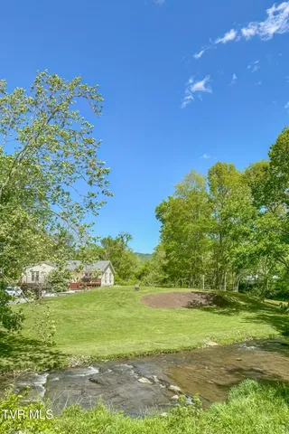 $321,900 | 112 Conns Drive, Tazewell, VA 24651