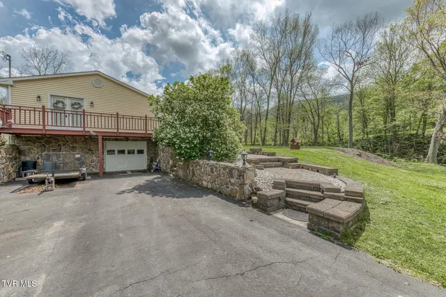 $321,900 | 112 Conns Drive, Tazewell, VA 24651