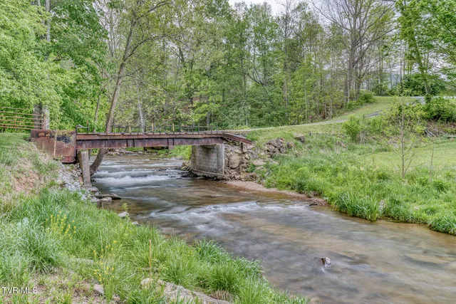 $321,900 | 112 Conns Drive, Tazewell, VA 24651