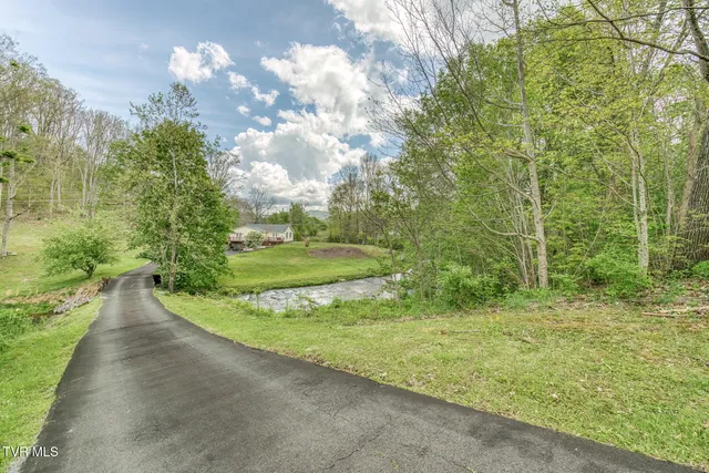 $321,900 | 112 Conns Drive, Tazewell, VA 24651