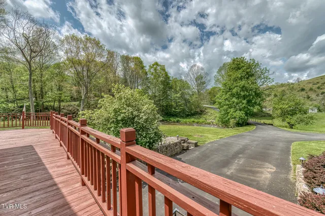 $321,900 | 112 Conns Drive, Tazewell, VA 24651