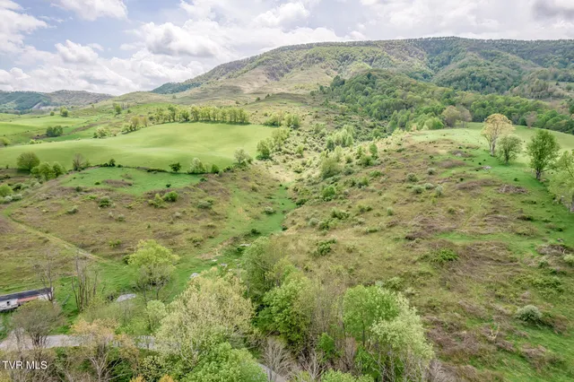 $321,900 | 112 Conns Drive, Tazewell, VA 24651