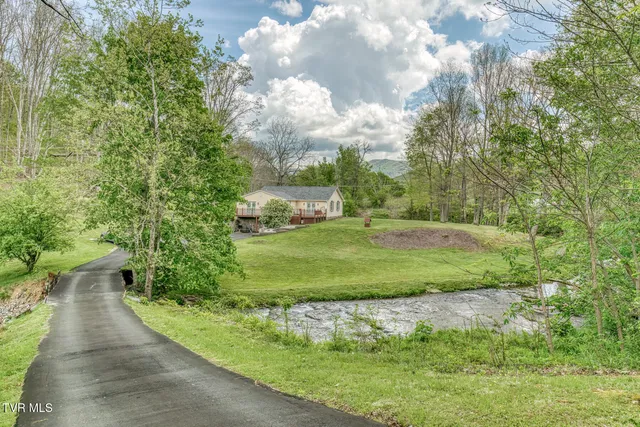 $321,900 | 112 Conns Drive, Tazewell, VA 24651