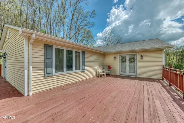 $321,900 | 112 Conns Drive, Tazewell, VA 24651