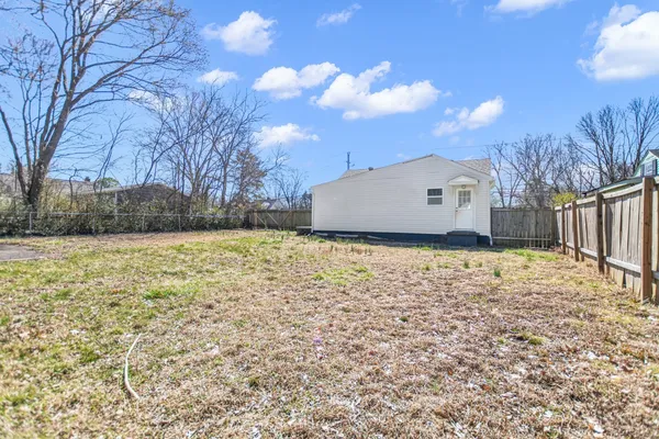 $1,600 | 1107 Daniel Street, Clarksville, TN 37040