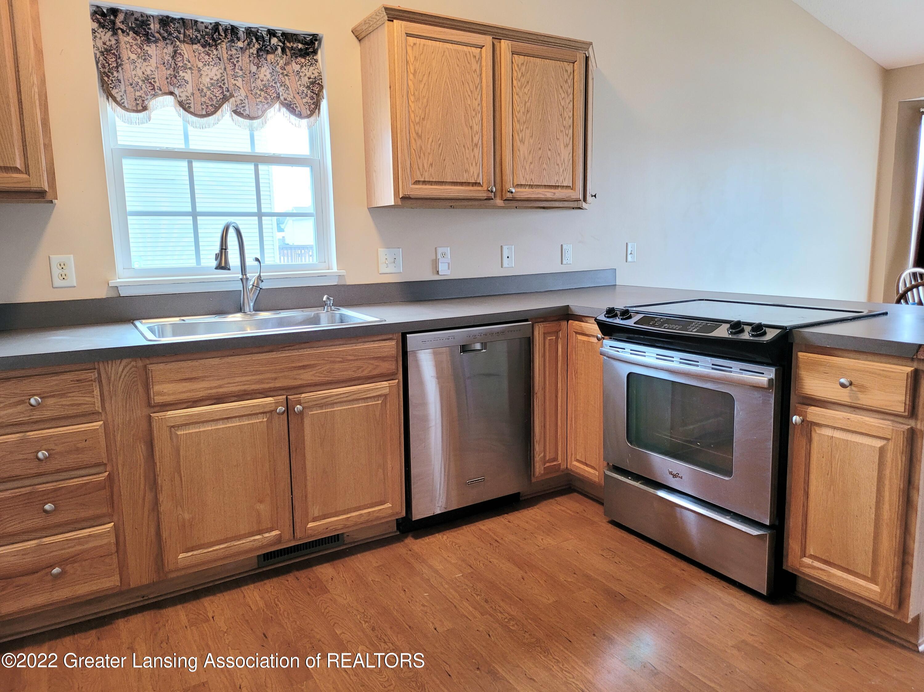 8900 Justonian Way Dimondale, MI 48821 - Photo 16 of 30 Kitchen