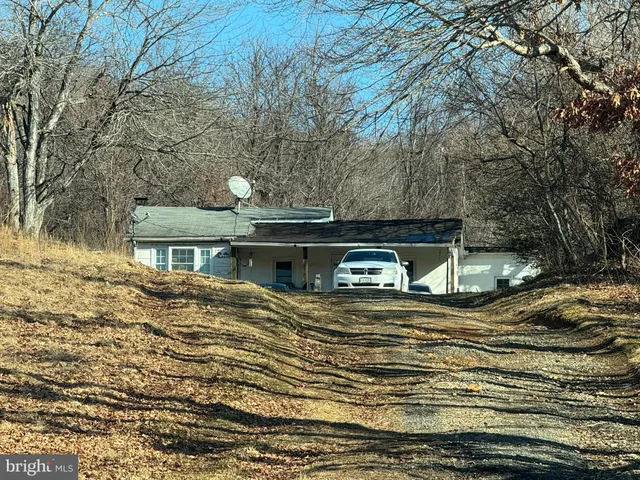 a view of house with a yard