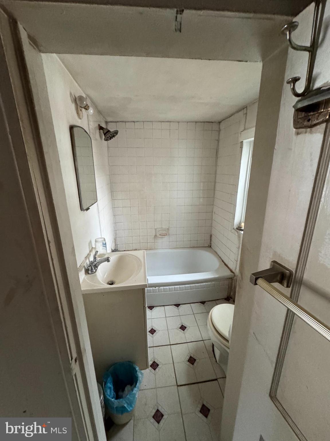 3847 Leeds Manor Road Markham, VA 22643 - Photo 5 of 17 a bathroom with a sink toilet and shower
