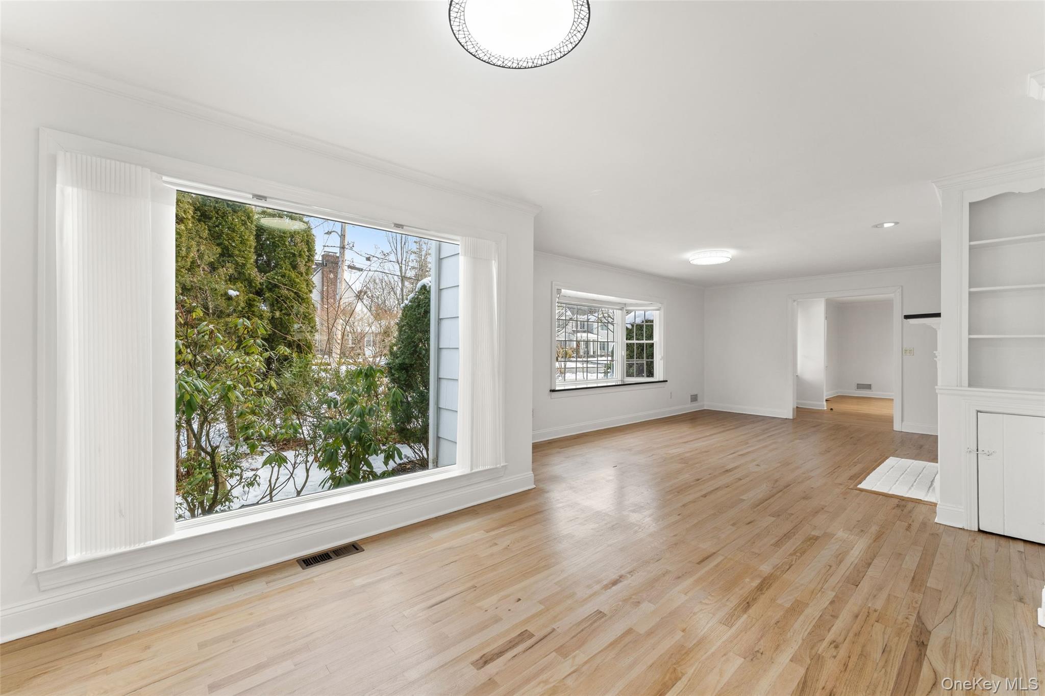 14 Wakefield Road Scarsdale, NY 10583 - Photo 7 of 27 Dining area from kitchen with flow into den
