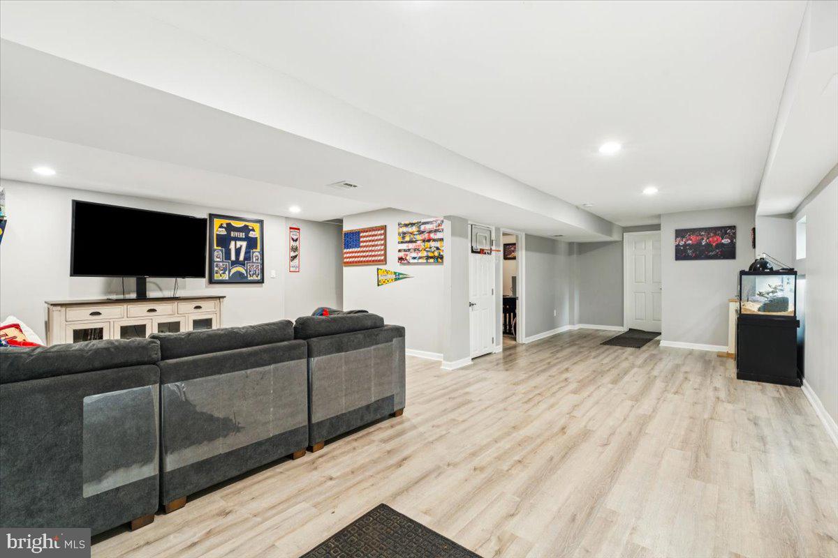 7830 Fingerboard Road Frederick, MD 21704 - Photo 21 of 39 a living room with furniture and a flat screen tv