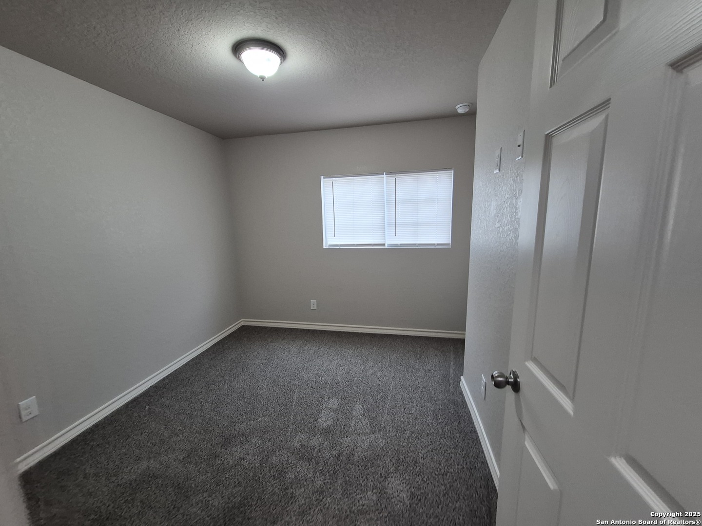 7315 Colina Way, Unit 103 Converse, TX 78109 - Photo 25 of 32 an empty room with a window