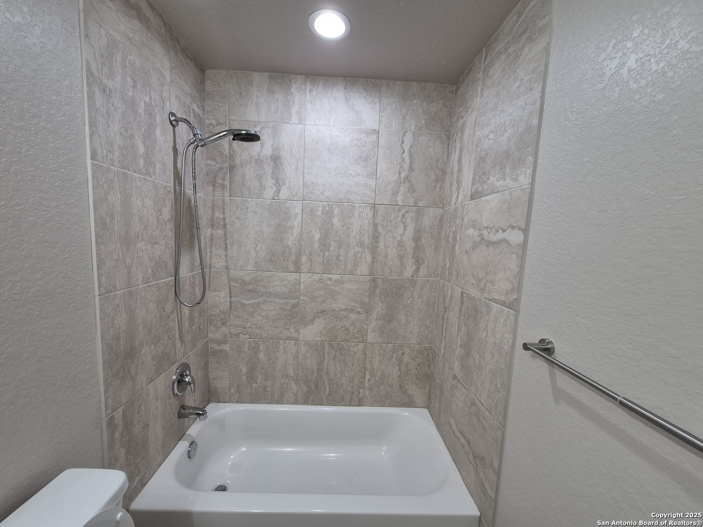 7315 Colina Way, Unit 103 Converse, TX 78109 - Photo 31 of 32 a bathroom with a bath tub and a shower