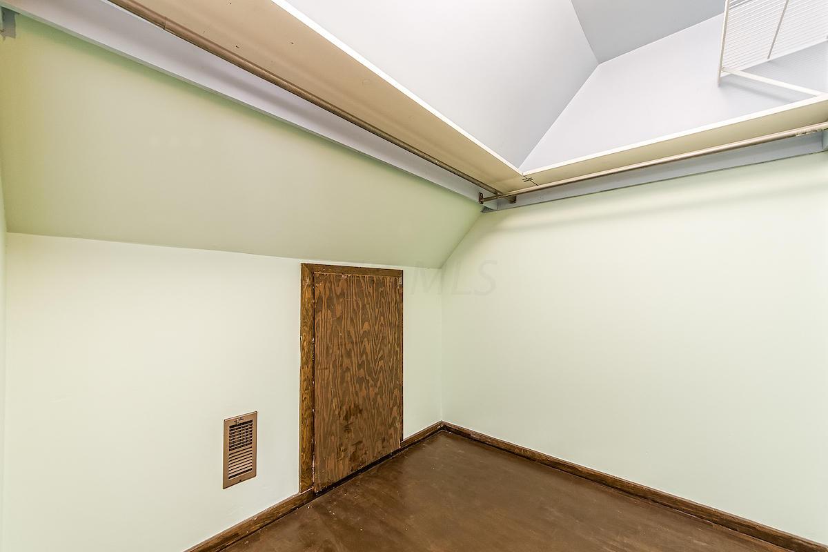 2240 McCoy Road Columbus, OH 43220 - Photo 25 of 49 Gallery Image 25