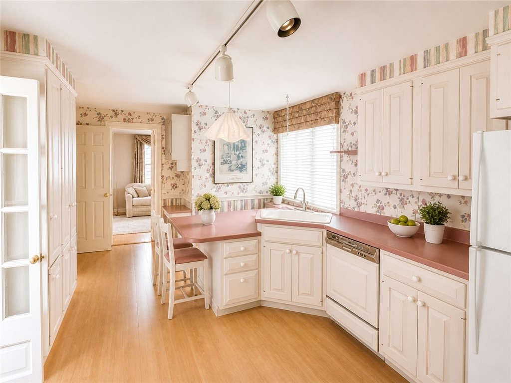 7 Beech Tree Road East Providence, RI 02916 - Photo 3 of 9