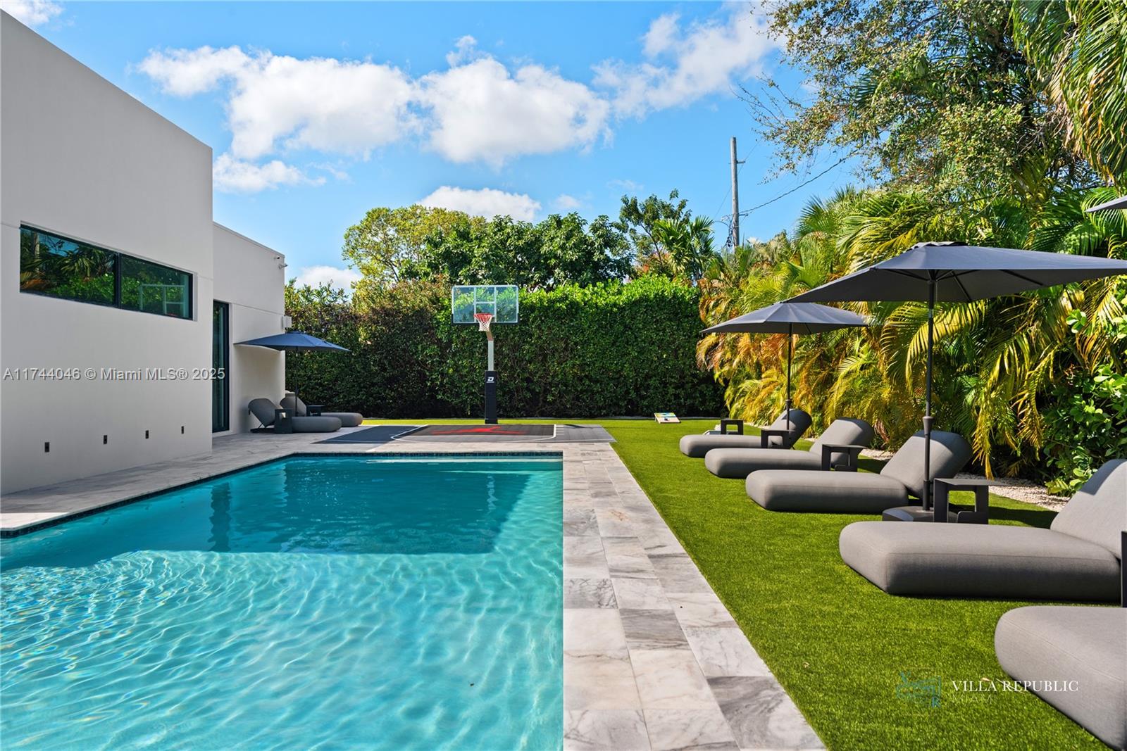 1941 Northeast 196th Terrace Miami, FL 33179 - Photo 41 of 99