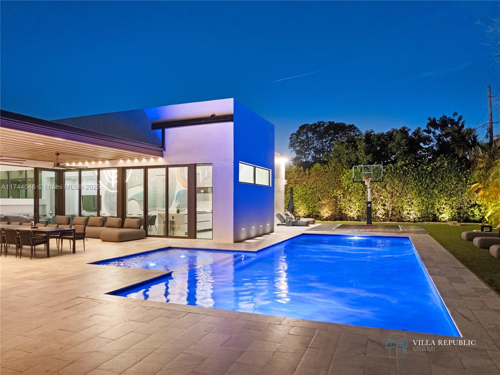 1941 Northeast 196th Terrace Miami, FL 33179 - Photo 49 of 99