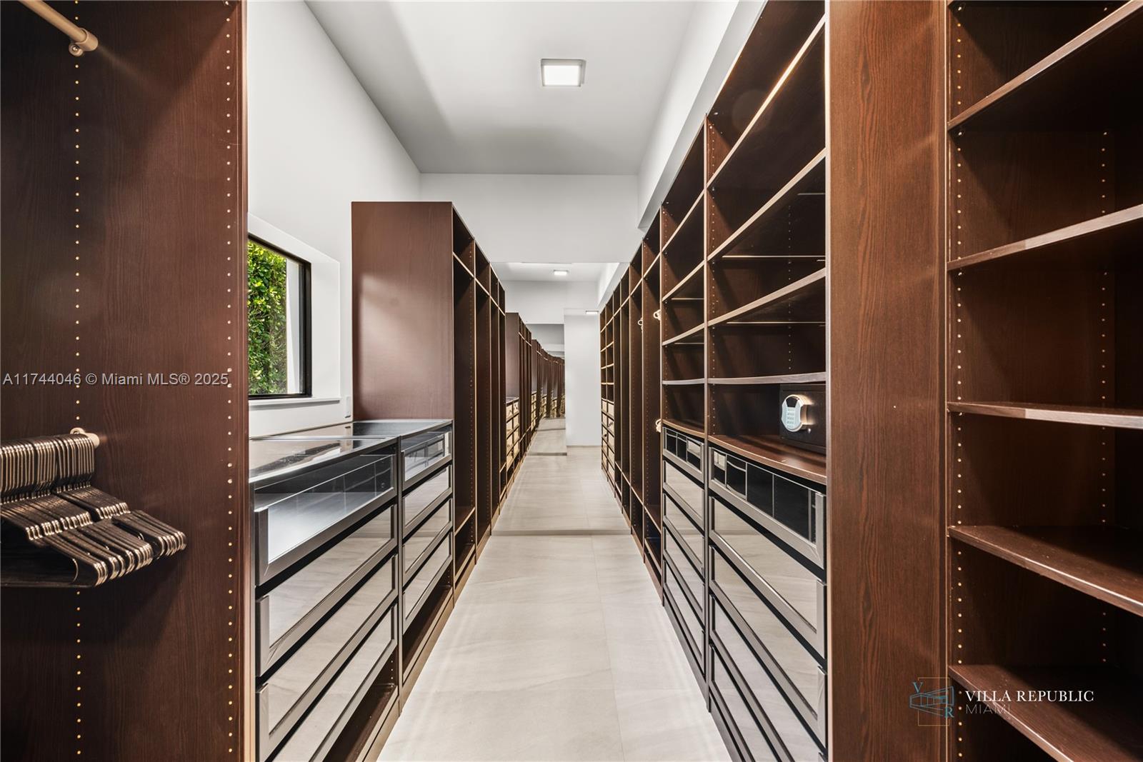 1941 Northeast 196th Terrace Miami, FL 33179 - Photo 73 of 99