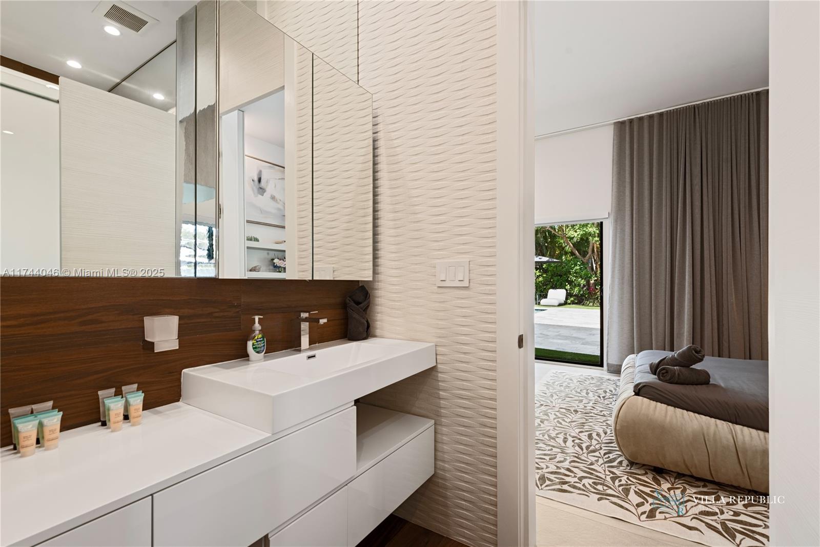 1941 Northeast 196th Terrace Miami, FL 33179 - Photo 76 of 99