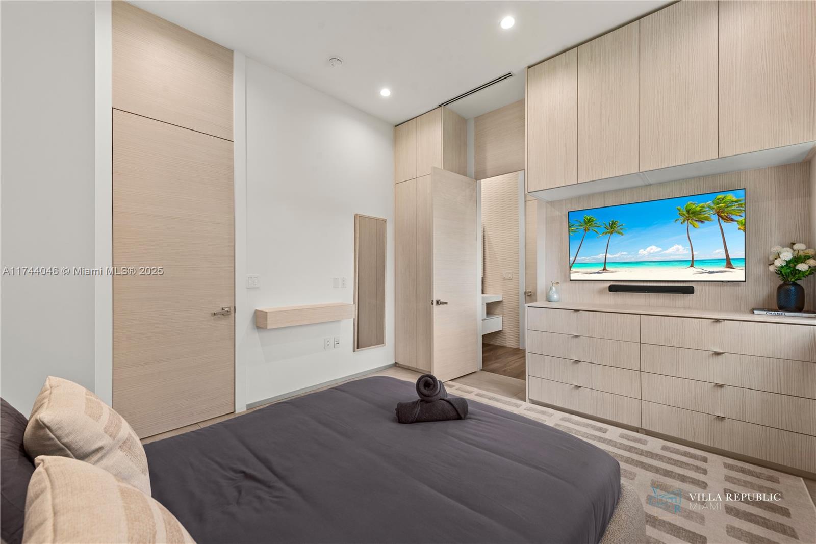 1941 Northeast 196th Terrace Miami, FL 33179 - Photo 79 of 99