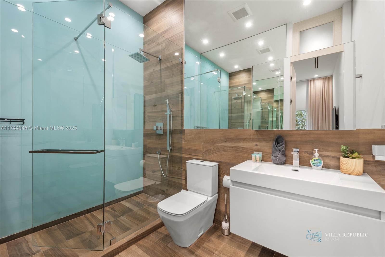 1941 Northeast 196th Terrace Miami, FL 33179 - Photo 85 of 99