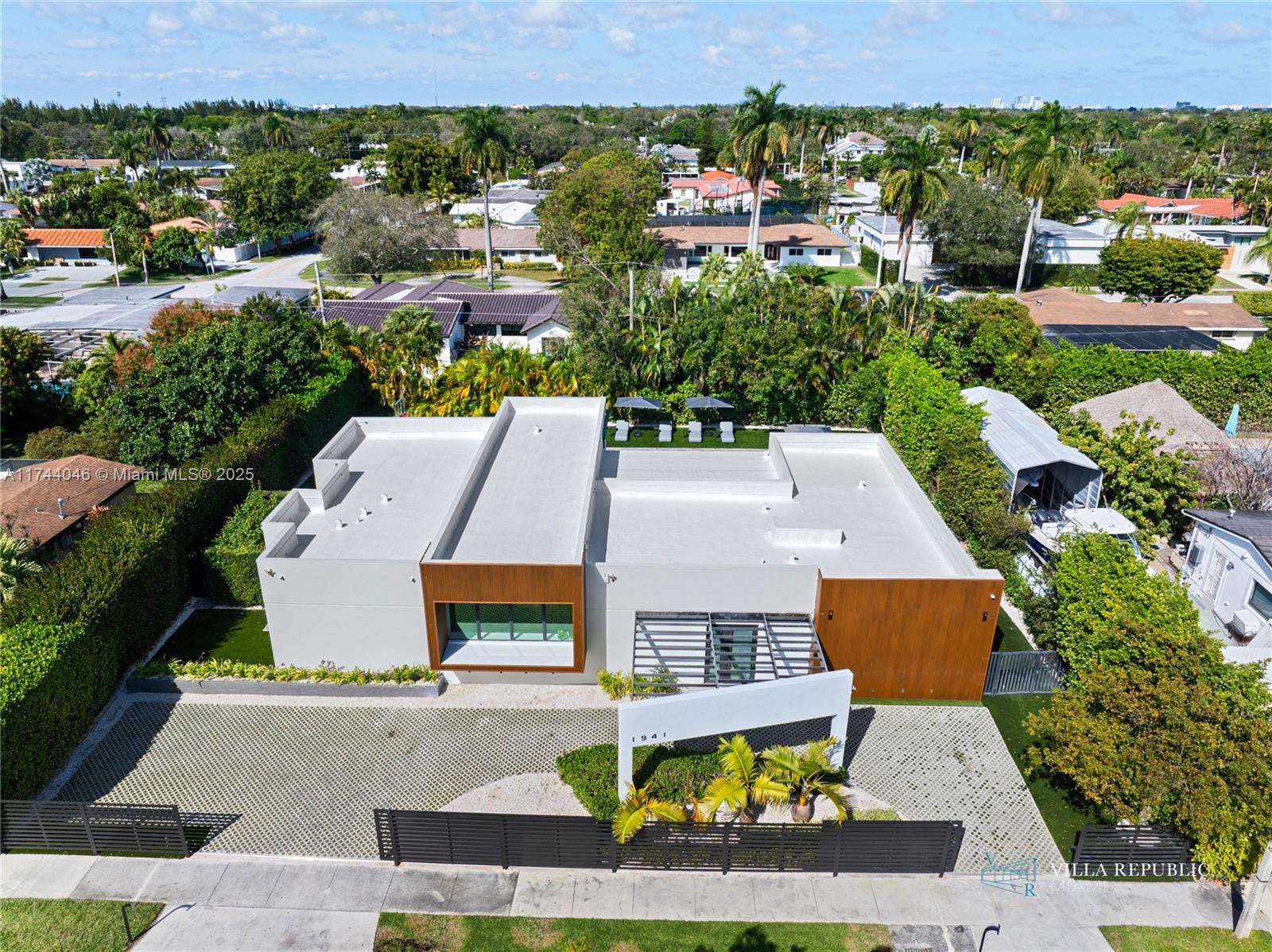 1941 Northeast 196th Terrace Miami, FL 33179 - Photo 90 of 99