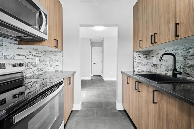 $2,700 | 2363 Northwest 15th Street, Unit 2363, Miami, FL 33125