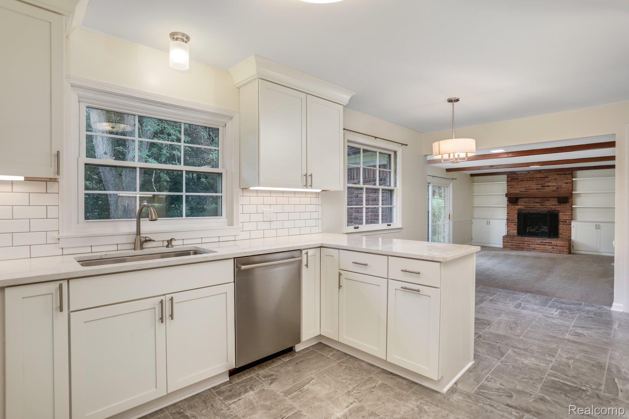 4259 Wendell Road West Bloomfield, MI 48323 - Photo 9 of 39 8.jpg