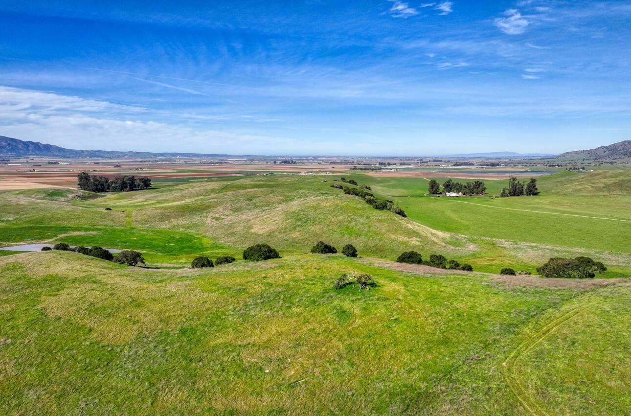 29155 Chualar Canyon Road Chualar, CA 93925 - Photo 11 of 13 a view of a field with an ocean