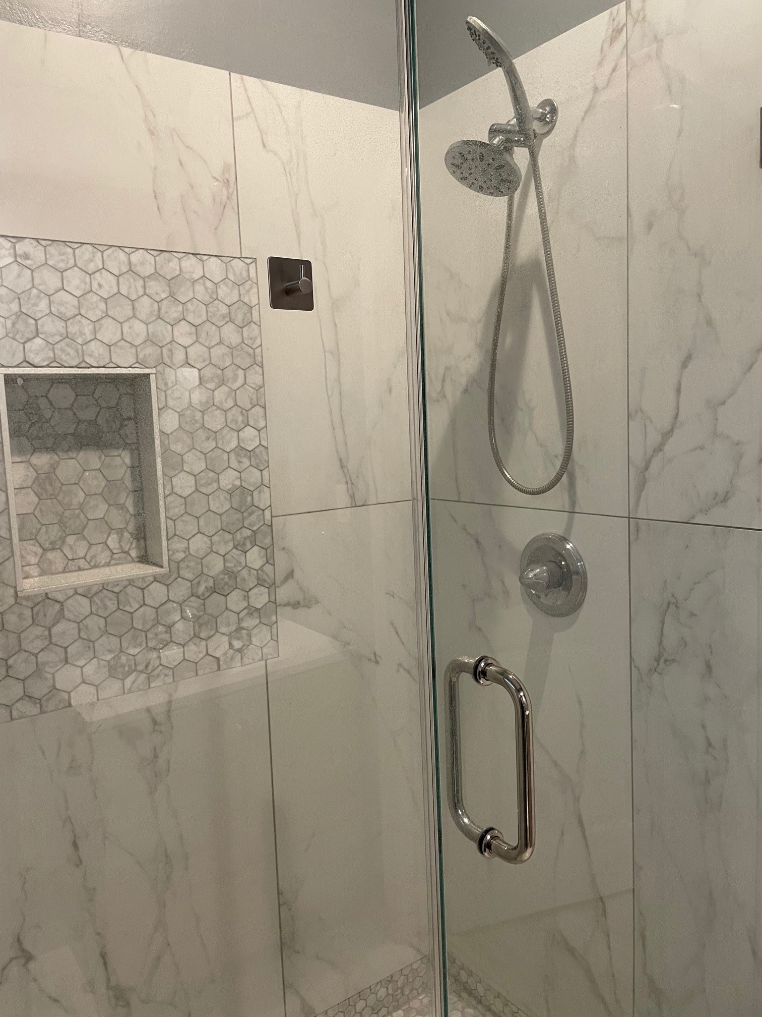 4502 Dickson Street Houston, TX 77007 - Photo 7 of 8 a bathroom that has a shower