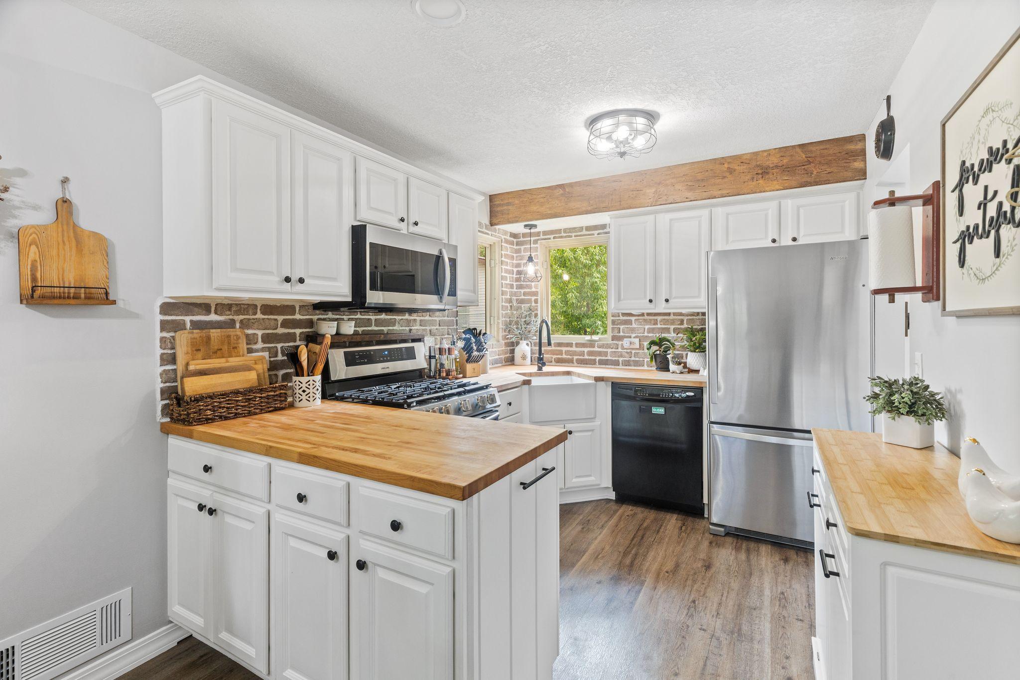 1716 County Rd C East Maplewood, MN 55109 - Photo 5 of 34 Gallery Image 5