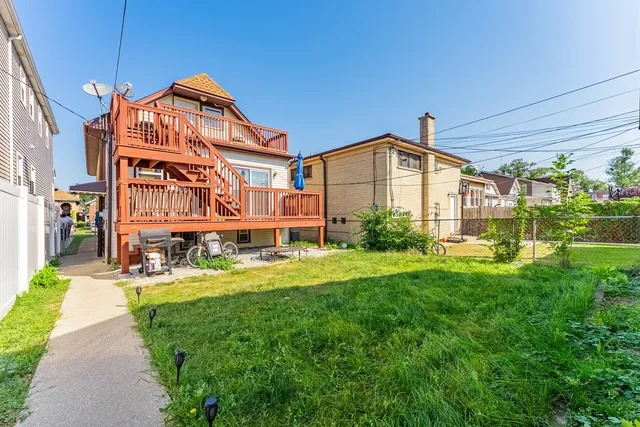 a view of backyard of house
