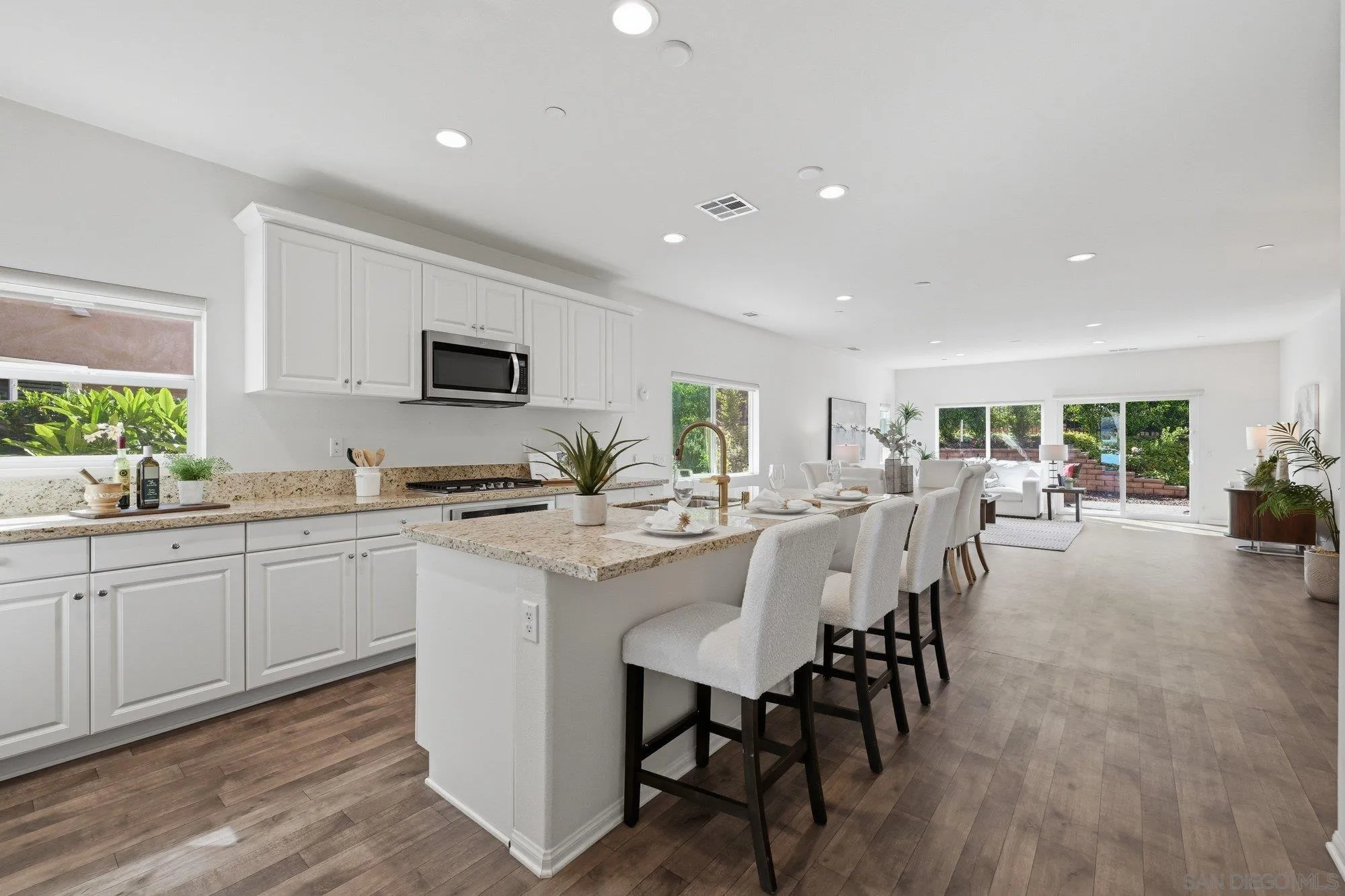 35833 Esperia Way Fallbrook, CA 92028 - Photo 5 of 46