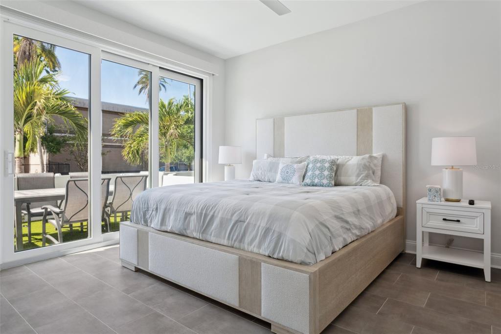 4515 West North A Street, Unit 2 Tampa, FL 33609 - Photo 2 of 21 a spacious bedroom with a bed and a large window