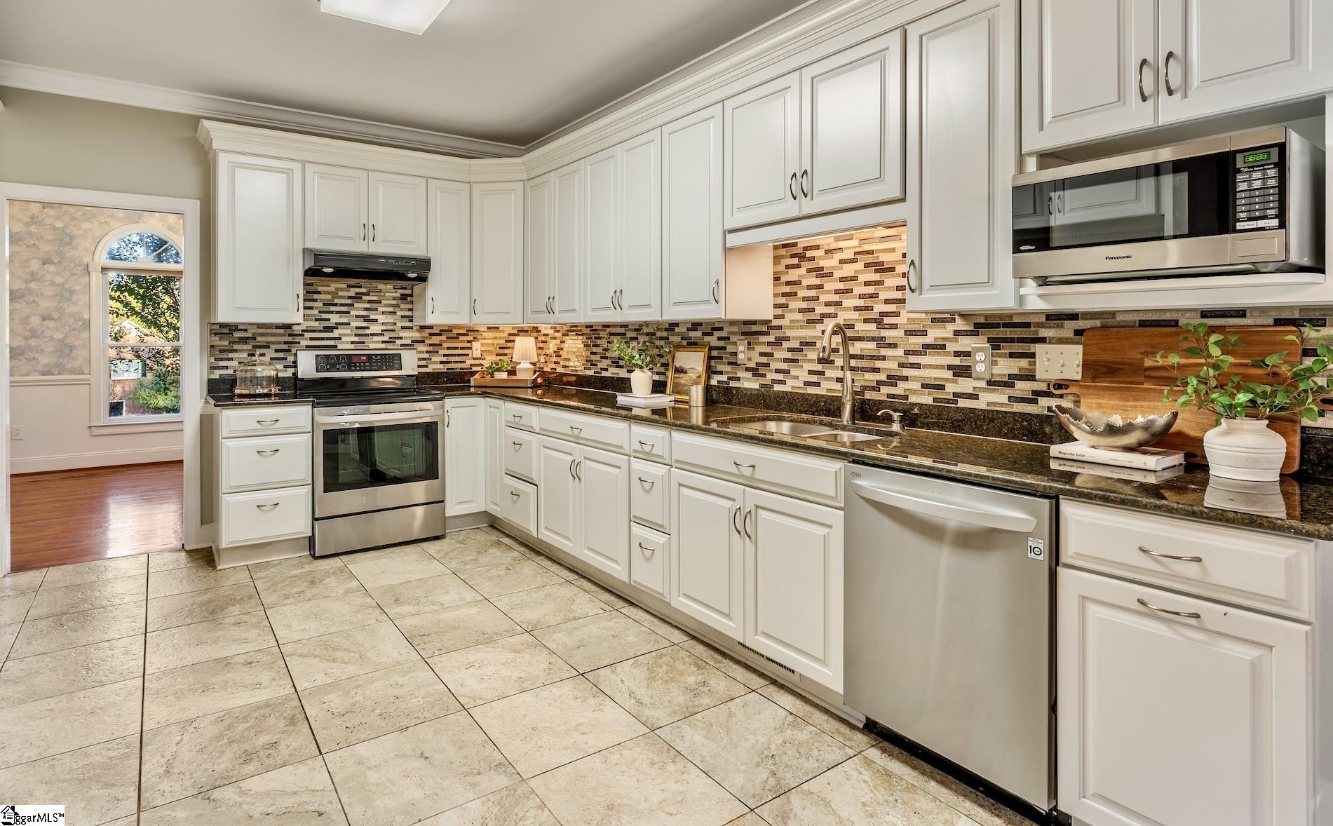 105 Sugar Mill Court Greer, SC 29650 - Photo 6 of 36