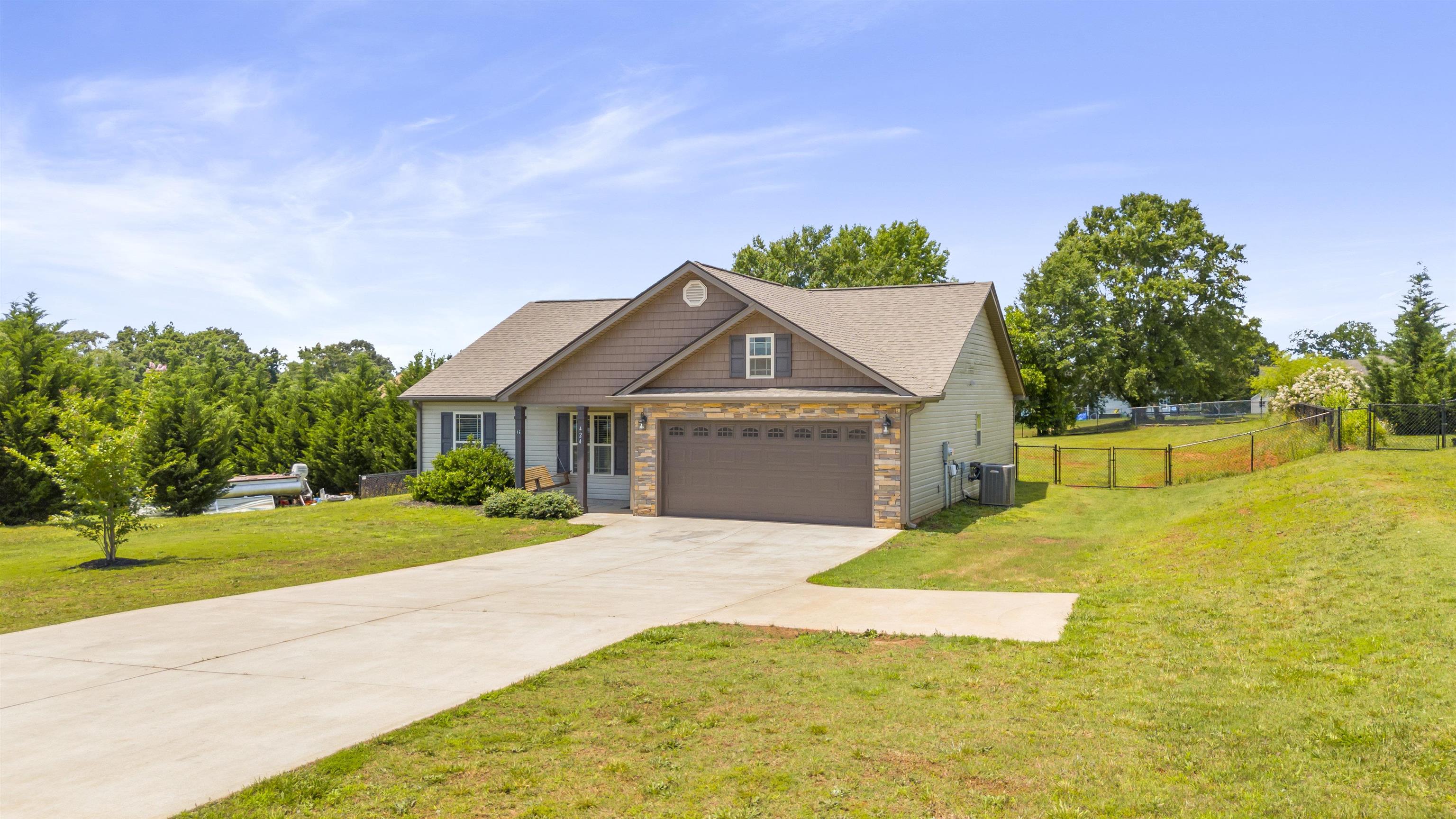424 Brown Arrow Circle Inman, SC 29349 - Photo 2 of 23