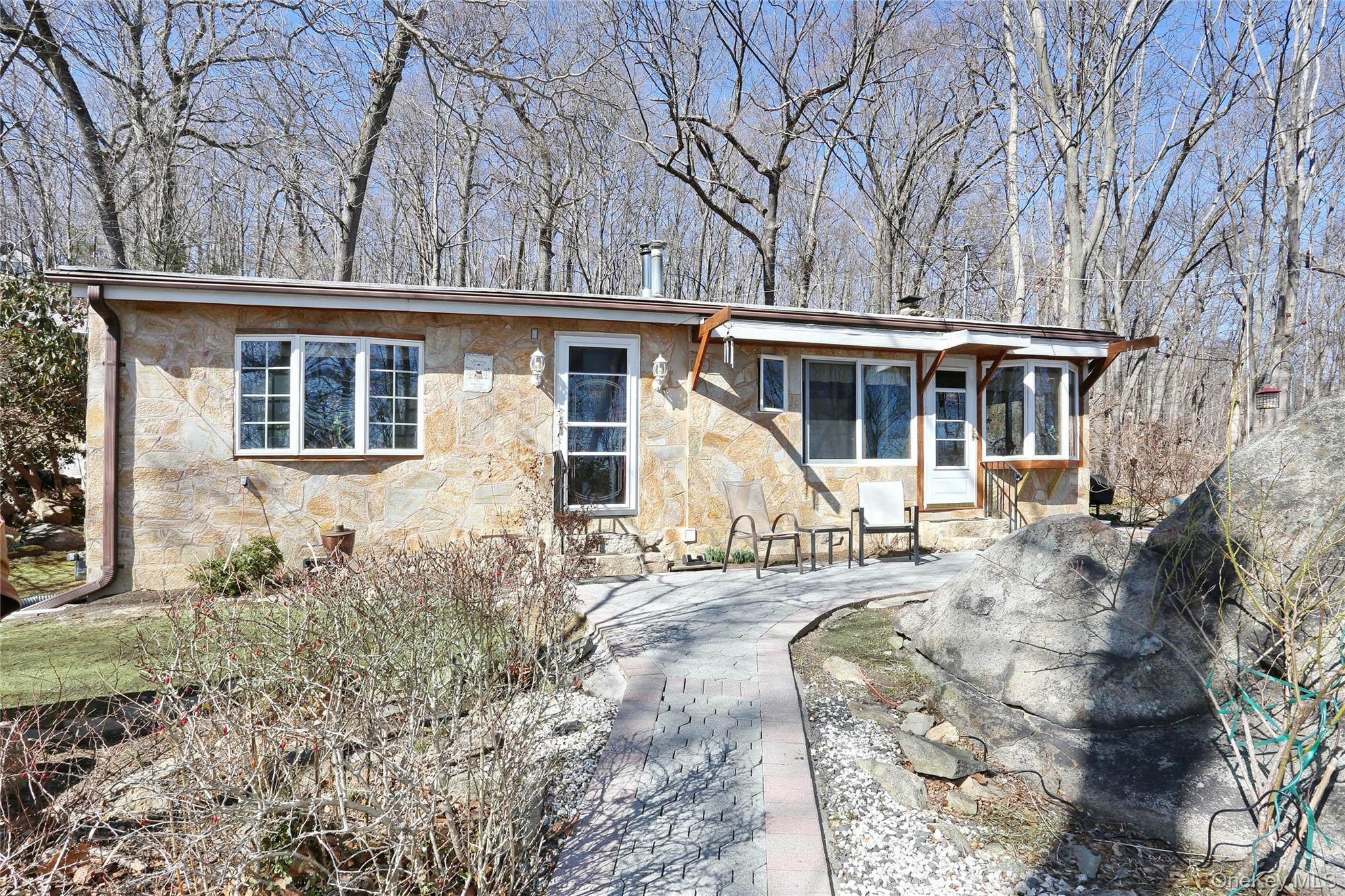 31 Hemlock Hill Road Montebello, NY 10901 - Photo 2 of 12