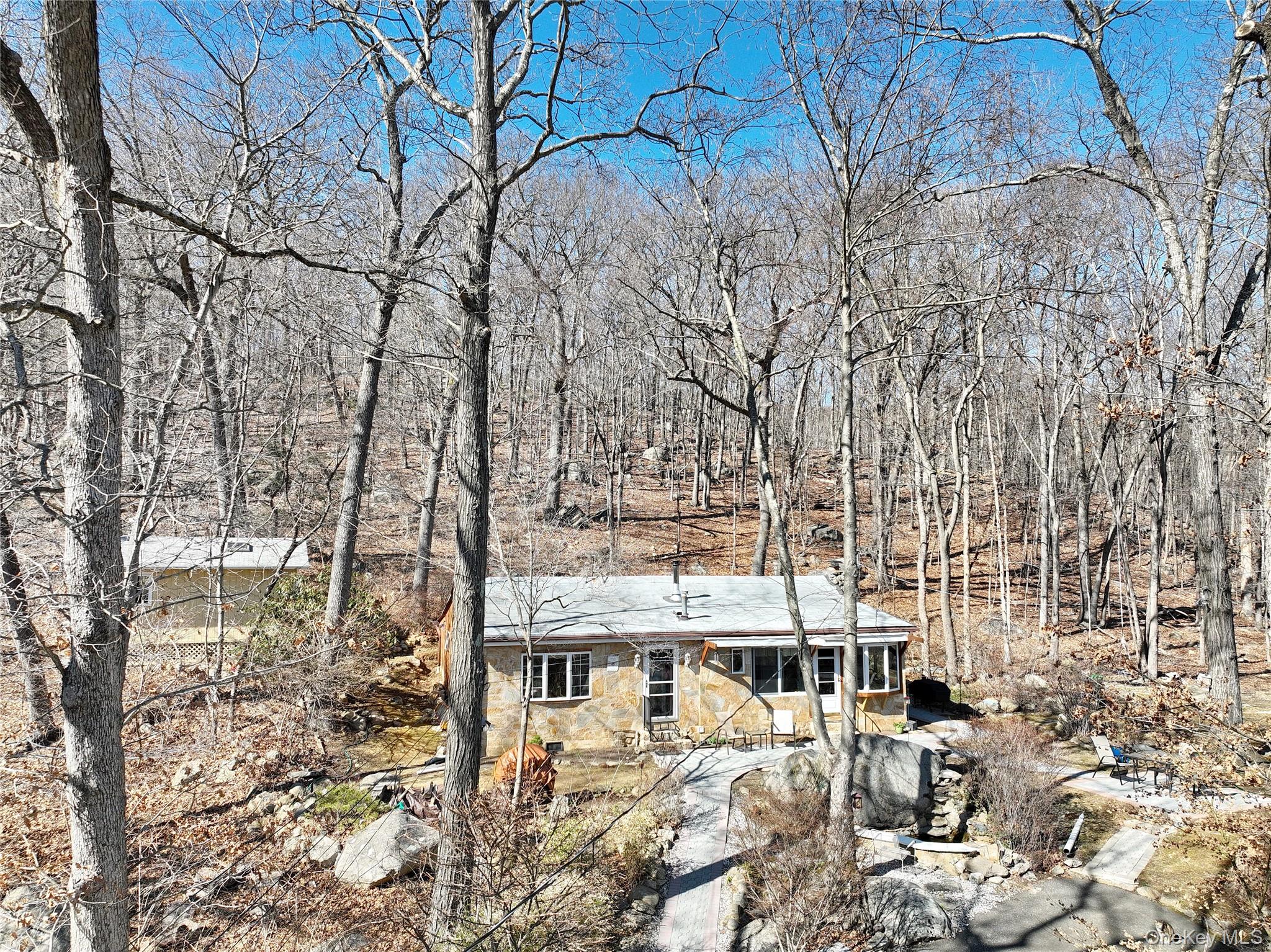 31 Hemlock Hill Road Montebello, NY 10901 - Photo 3 of 12