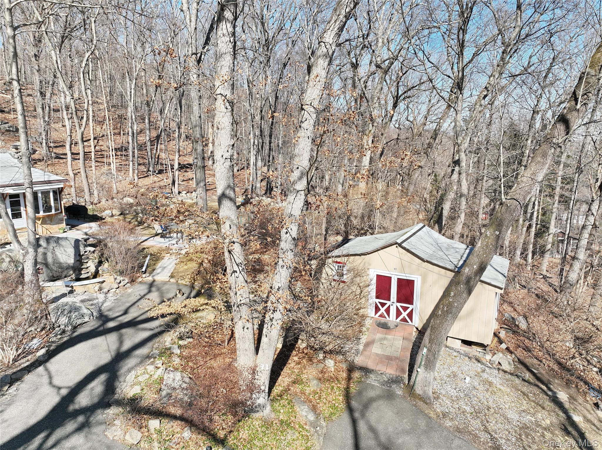 31 Hemlock Hill Road Montebello, NY 10901 - Photo 4 of 12