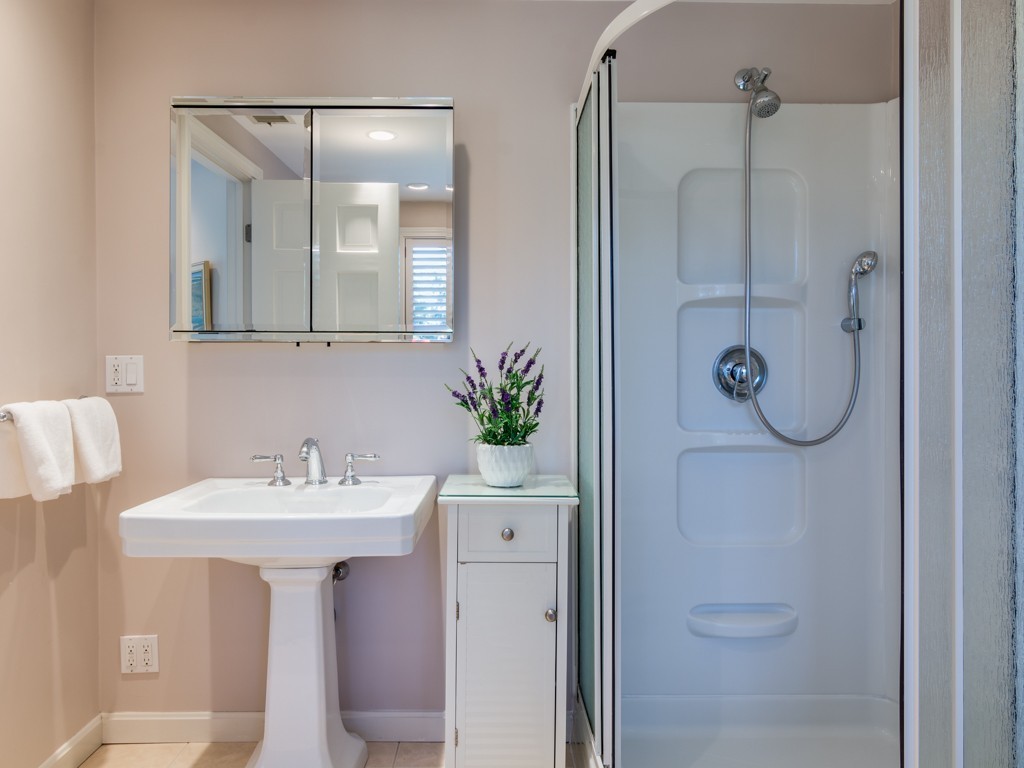 18 Woodcrest Road Manchester, MA 01944 - Photo 24 of 30 Gallery Image 24