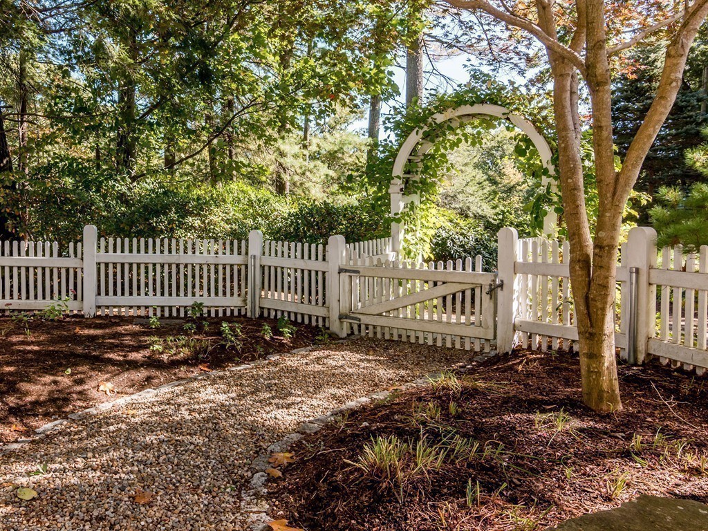 18 Woodcrest Road Manchester, MA 01944 - Photo 29 of 30 Gallery Image 29