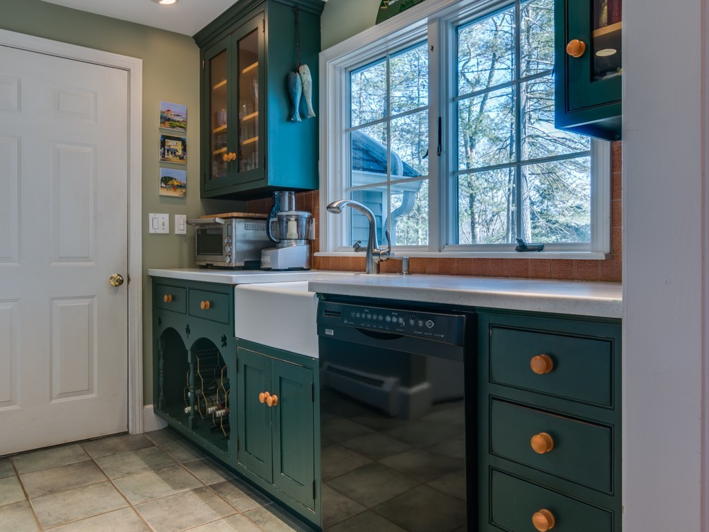 18 Woodcrest Road Manchester, MA 01944 - Photo 8 of 30 Gallery Image 8