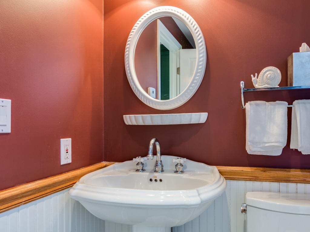 18 Woodcrest Road Manchester, MA 01944 - Photo 9 of 30 Gallery Image 9