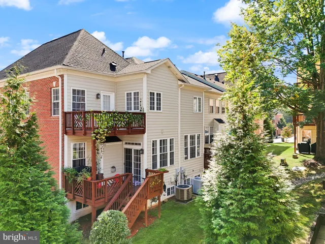 $709,000 | 47825 Scotsborough Square, Unit 123, Sterling, VA 20165