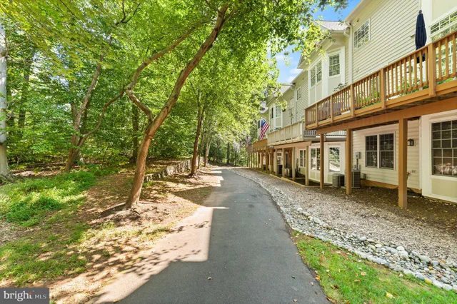 $709,000 | 47825 Scotsborough Square, Unit 123, Sterling, VA 20165