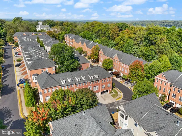 $709,000 | 47825 Scotsborough Square, Unit 123, Sterling, VA 20165