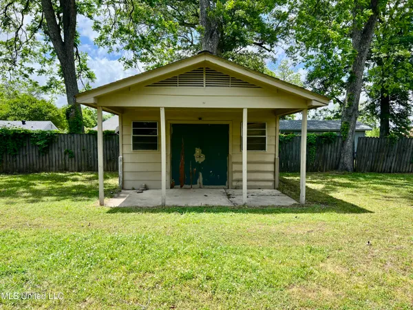 $135,000 | 111 East Gresham Street, Indianola, MS 38751