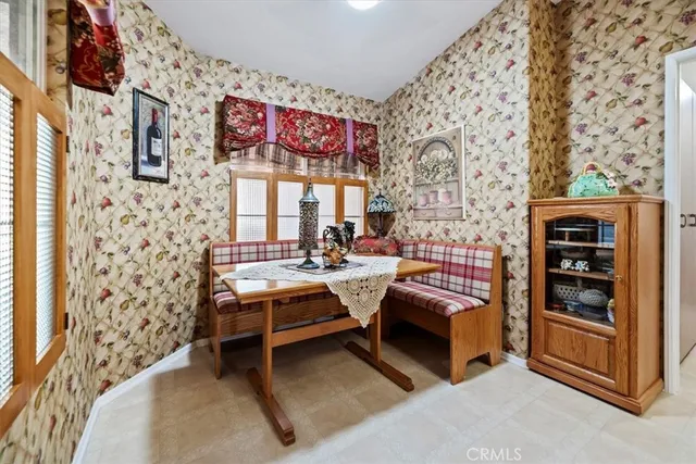 a view of livingroom with furniture