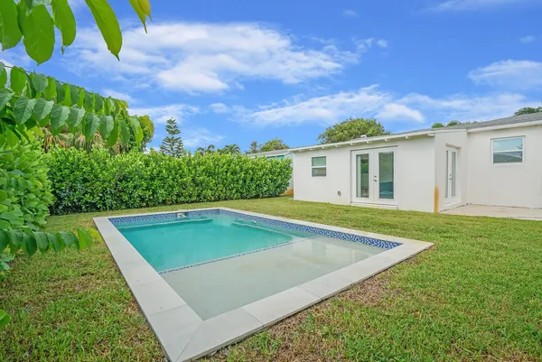 $5,750 | 340 Summa Street, West Palm Beach, FL 33405