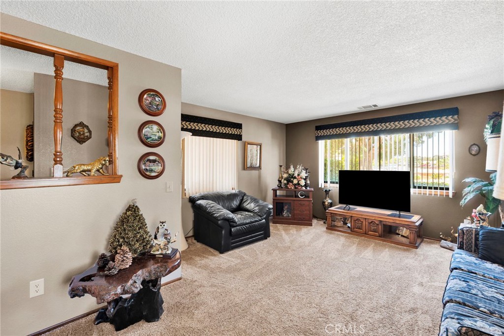 19031 Shoshonee Road Apple Valley, CA 92307 - Photo 9 of 43