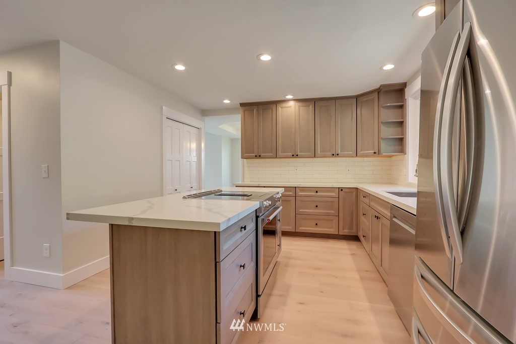 2714 Cedar Avenue South Renton, WA 98055 - Photo 4 of 31 Gallery Image 4